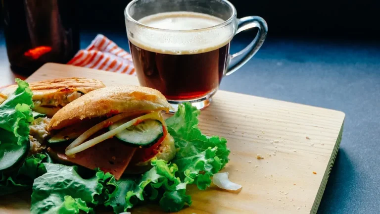 Starbucks breakfast hours